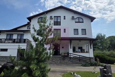 Hotel/Pensiune, de 1,200 mp, în Cornu