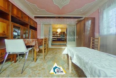 Casă cu 4 camere în Central - 2