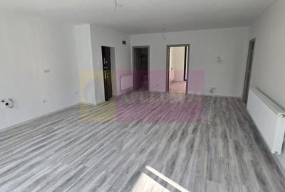 Apartament cu 3 camere semidecomandat în Central - 3