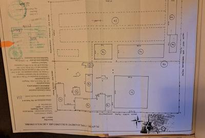 Casă cu 9 camere cu Teren 2375 Mp în Central