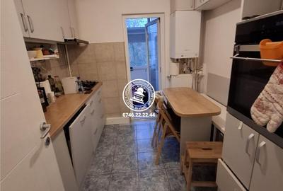 Apartament cu 3 camere decomandat, mobilat în Galata