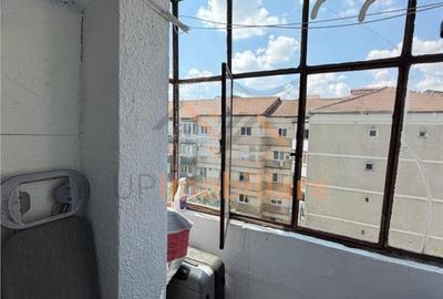 Garsonieră decomandată în Rogerius