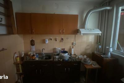 Apartament cu 2 camere semidecomandat în 1 Mai