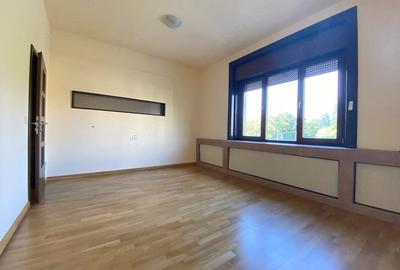 Apartament cu 4 camere decomandat în Take Ionescu