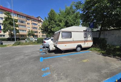 Apartament cu 3 camere decomandat în Noua