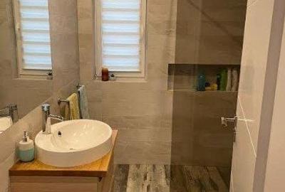 Apartament cu 4 camere decomandat în Florești
