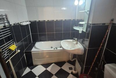 Apartament cu 3 camere decomandat în Exterior Vest - 9