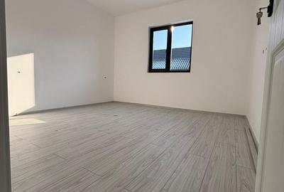 Casă cu 4 camere cu Teren 230 Mp în Central