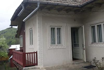 Casă cu Teren 2500 Mp în Central