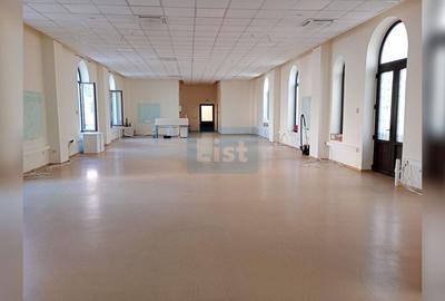 Casă cu 4 camere cu Canalizare în Central - 7