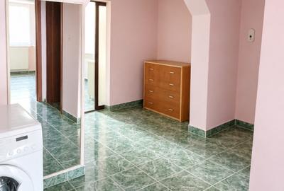 Apartament cu 3 camere decomandat, mobilat în Central