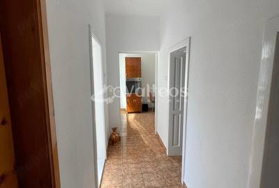 Casă cu 3 camere cu Teren 347 Mp în Central - 1