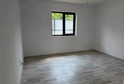 Casă cu 2 camere cu Teren 339 Mp în Central