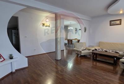 Casă individuală cu 6 camere cu Teren 389 Mp în Micro 3 - 3