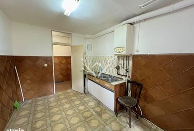 Apartament cu 3 camere semidecomandat în Zorilor