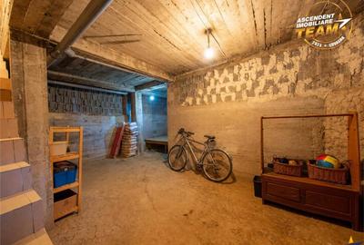 Casă cu 15 camere cu Teren 1398 Mp în Central