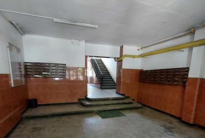 Garsonieră decomandată în Vest
