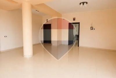 Casă cu 12 camere cu Teren 750 Mp în Fundeni