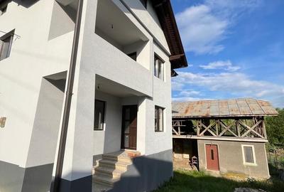 Casă cu 6 camere cu Teren 678 Mp în Central