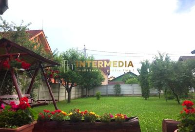 Casă individuală cu 8 camere cu Canalizare în Cetate