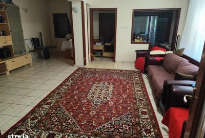 Casă cu 10 camere cu Teren 2600 Mp în Albert