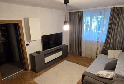 Apartament cu 2 camere semidecomandat în Tei