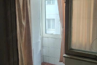 Apartament cu 3 camere semidecomandat în Exterior Vest