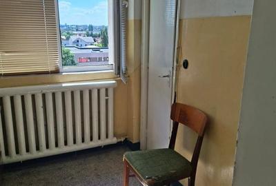 Apartament cu 3 camere semidecomandat în 1 Mai - 2