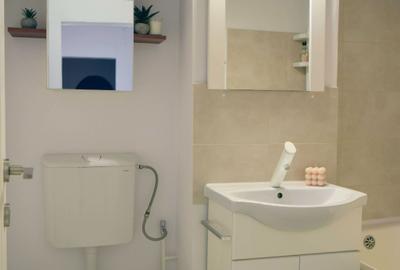 Apartament cu 3 camere decomandat în Micro 6 - 8
