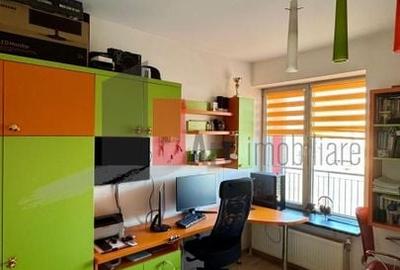Apartament cu 3 camere decomandat în Tineretului
