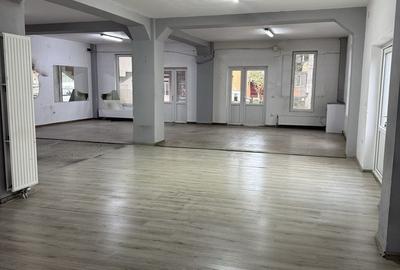 Spațiu comercial, de 400 mp, în Central - 1