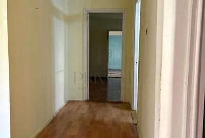 Apartament cu 3 camere semidecomandat în Est