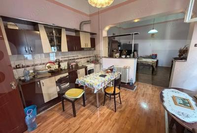 Apartament cu 4 camere semidecomandat în Central - 2