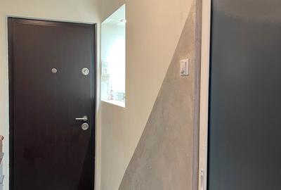 Apartament cu 3 camere decomandat în Între Lacuri