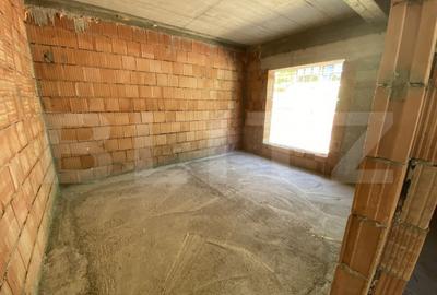 Casă cu 3 camere cu Teren 500 Mp în Central - 2