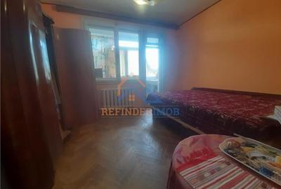 Apartament cu 3 camere semidecomandat în Grivița