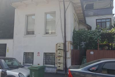 Casă cu 2 camere în Banu Manta