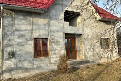 Casă cu 5 camere cu Teren 1000 Mp în Central - 9