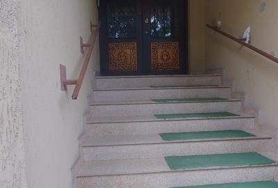 Apartament cu 3 camere decomandat, mobilat în 1 Mai - 10