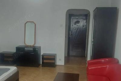 Garsonieră semidecomandată în Titan