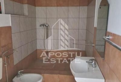 Casa familiala cu spatiu comercial si garaj P+1E+M 720 Mp - 60