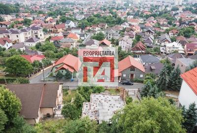 Casă cu Teren 790 Mp în Central