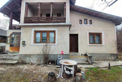 Casă cu 6 camere cu Teren 2080 Mp în Gura Foii - 1