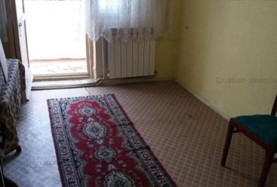 Apartament cu 3 camere decomandat în Apollo - 11