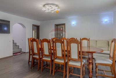 Casă cu 10 camere cu Teren 1074 Mp în Moieciu de Jos - 4