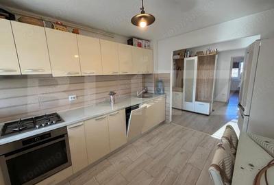 Apartament cu 3 camere decomandat în Central - 2