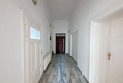 Spațiu generos și profesional, perfect pentru afacerea ta! - 8