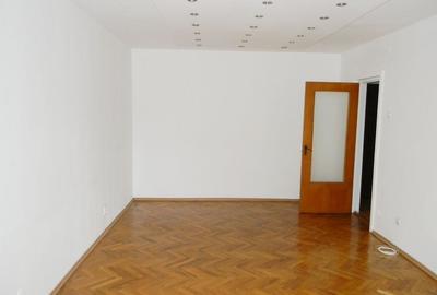 Apartament cu 3 camere, bucataria mobilata-utilata - 2