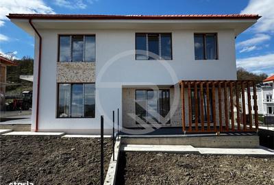 Casă cu 4 camere în Chinteni