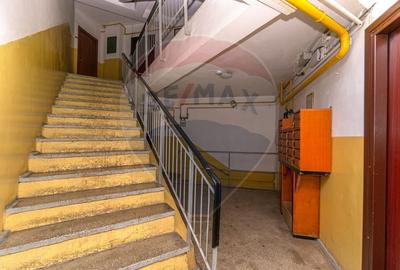 Apartament 2 camere/ 2 balcoane/de renovat-  zona Tractorul! - 5